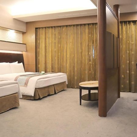 Ho Fong Business Stay Fengyuan Esterno foto
