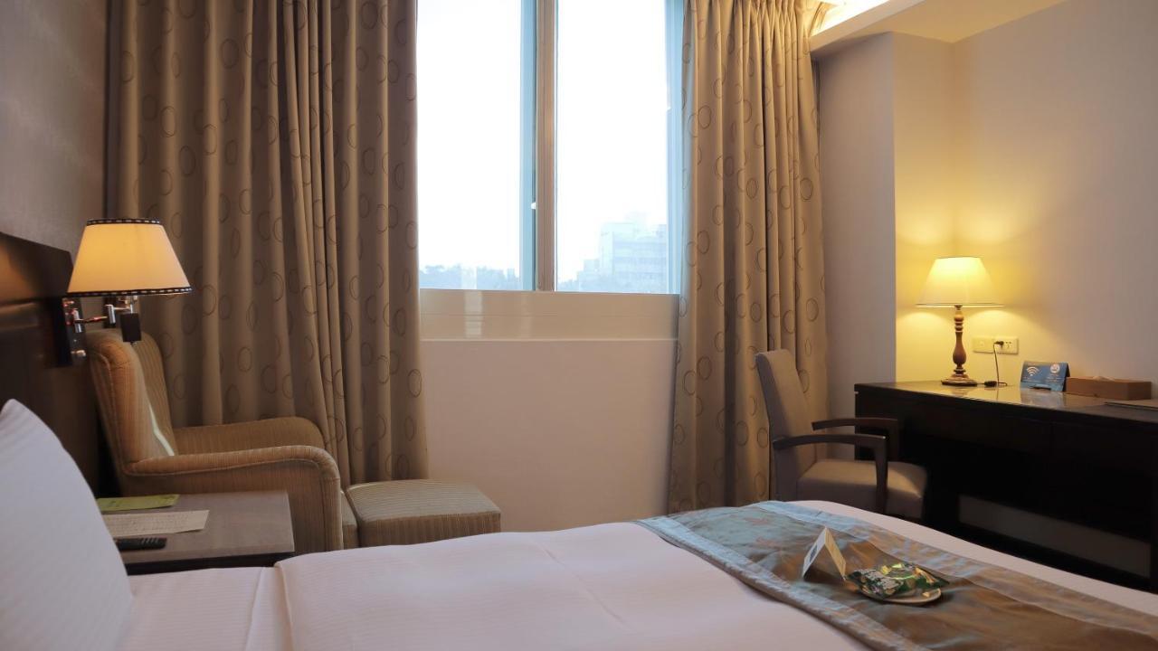 Ho Fong Business Stay Fengyuan Esterno foto
