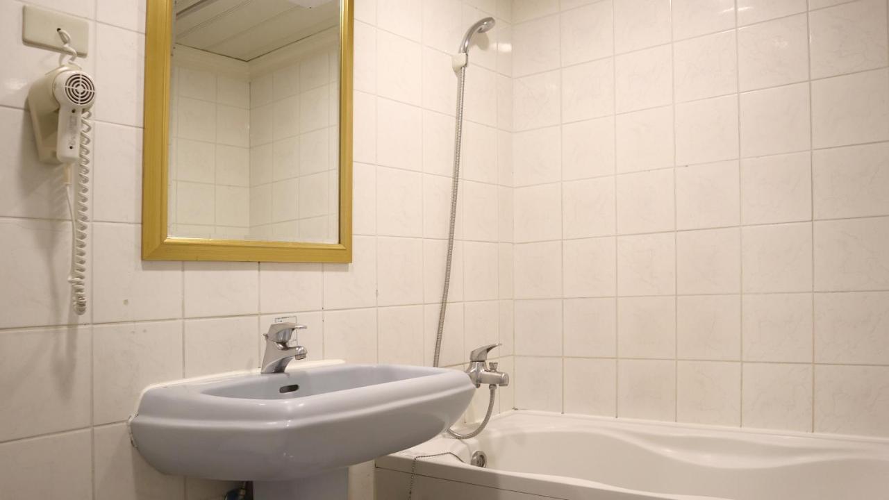 Ho Fong Business Stay Fengyuan Esterno foto