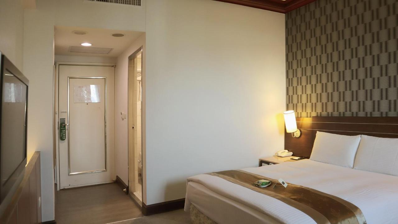 Ho Fong Business Stay Fengyuan Esterno foto