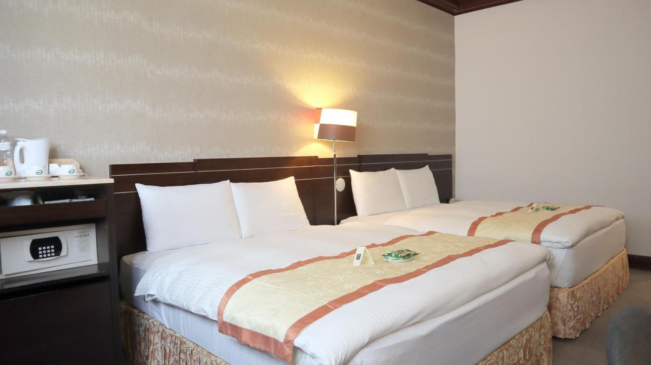 Ho Fong Business Stay Fengyuan Esterno foto