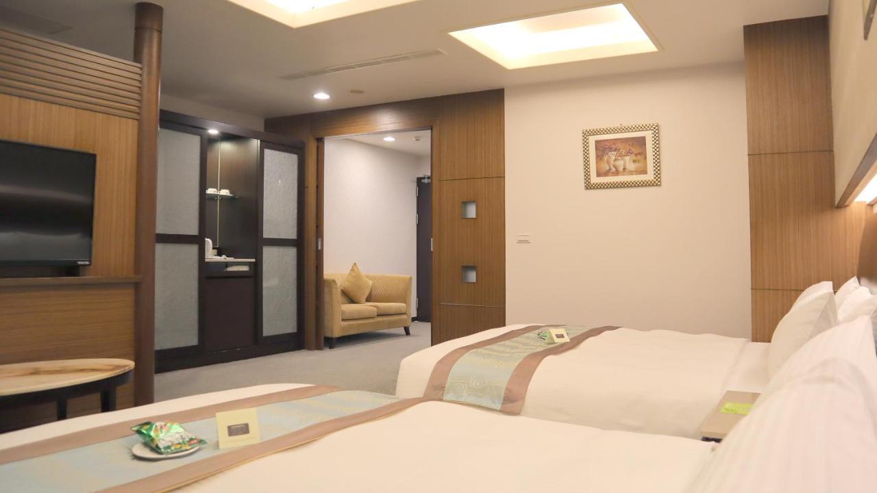 Ho Fong Business Stay Fengyuan Esterno foto